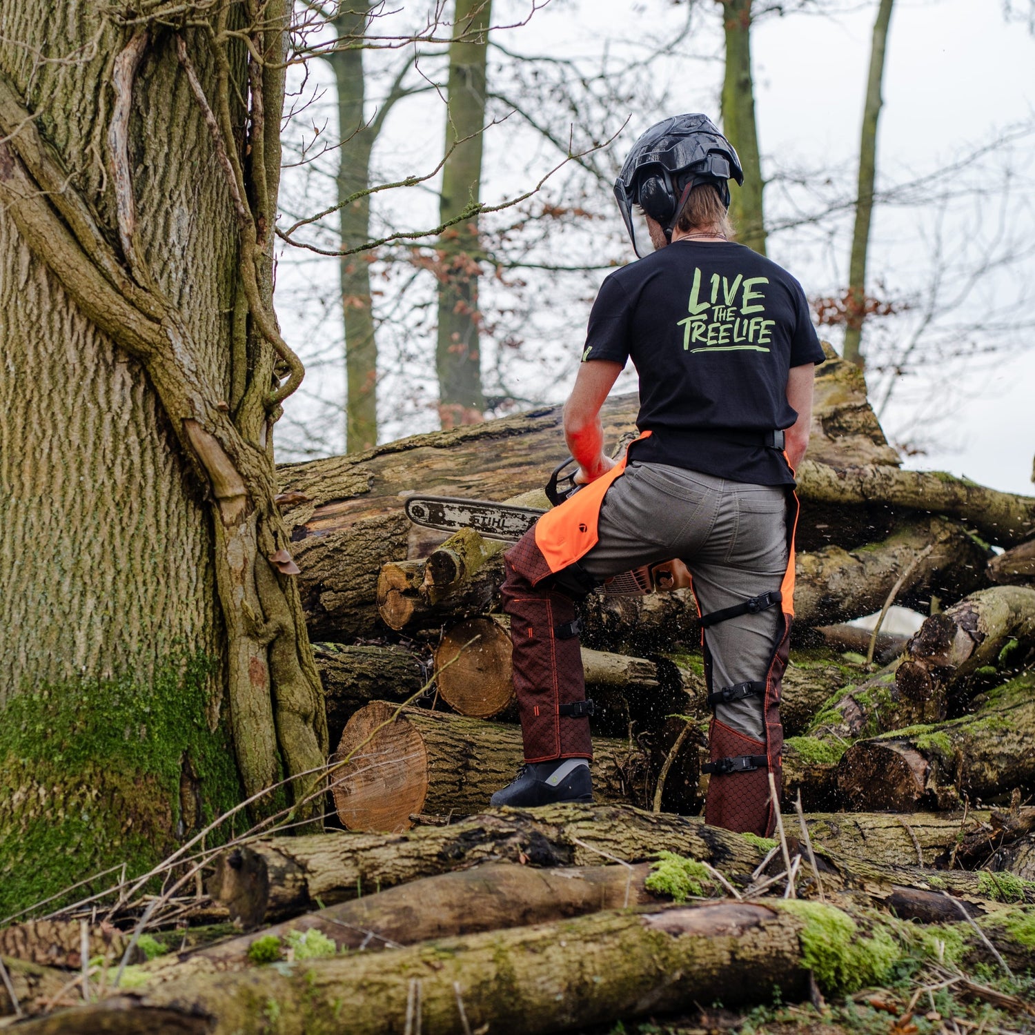 AT4008(US) Arbortec Chainsaw Chaps With Calf Wrap - Orange.jpg__PID:2576c5b0-4cbf-4012-b659-533aac3e339b
